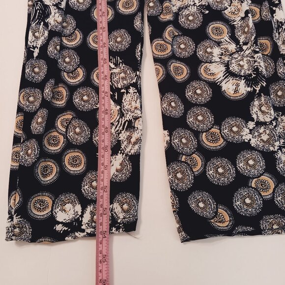 Jumpsuit Light weight, shoulder adjustable strap 65% Silk 35% polyester Size M. - Picture 12 of 13